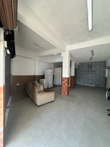 ALUGA SE LOJA COMERCIAL EM OLARIA 