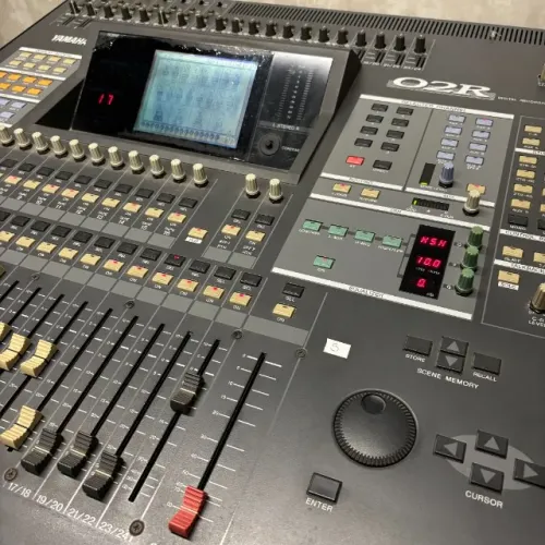 Yamaha 02R Digital Recording Console - Mesa de Som Digital Profissional