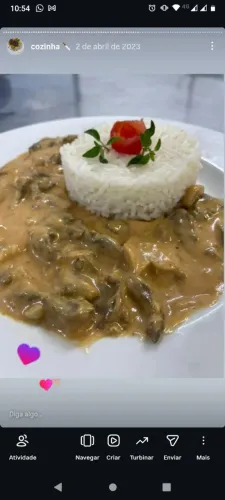 Contrate um cozinheiro particular para prepar pratos diferentes para o seu dia