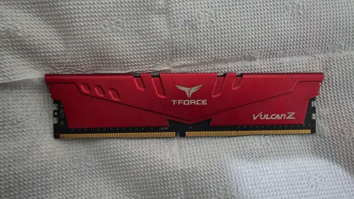 Memoria Gamer Team Group T-Force Vulcan Z DDR4 8GB 2666 MHz - Vermelha
