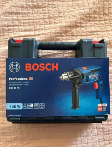 Furadeira bosch profissional, 110v. 750w de potência (Nova, nunca foi usada) com MALETA