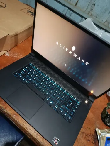 Alienware m17 R5 AMD | RX 6850M 12GB + Ryzen 9 | 360Hz