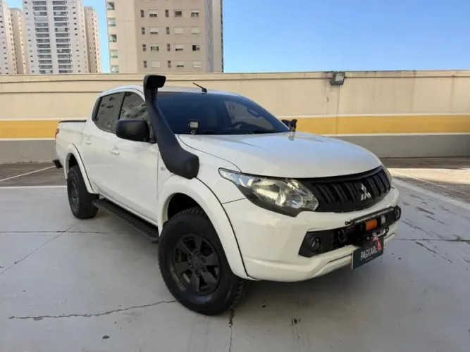 Mitsubishi L200 2.4 16V Turbo Diesel Sport GL CD 4P 4X4 Manual 2018