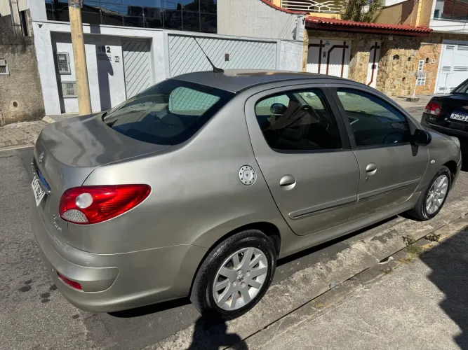 Peugeot 207 Sedan Passion XS 1.6 Flex 16V 4P AUT 2012