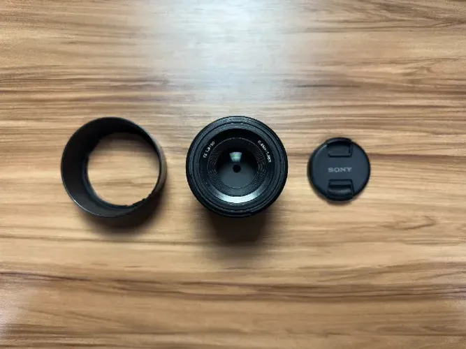 Lente Sony FE 50mm f/1.8 (SEL50F18F) full-frame E-mount