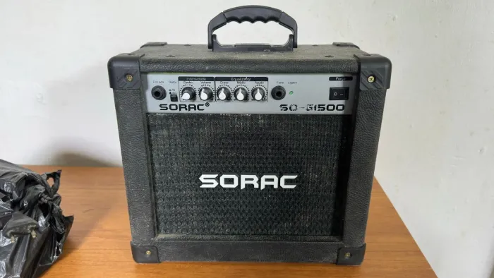 Amplificador Cubo Sorac Para Guitarra E Violão So-g1500<br><br>15w Preto