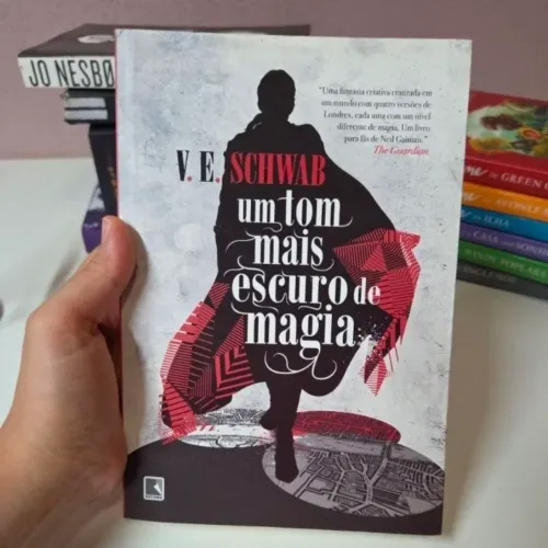 Livro Um tom mais escuro de magia