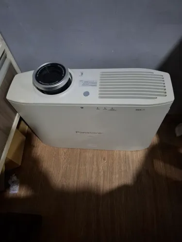 Projetor Panasonic PT AR 100 em perfeito estado 1500 reais