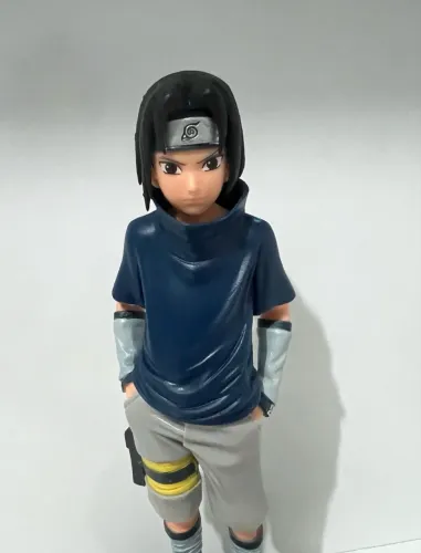 boneco sasuke naruto com suporte