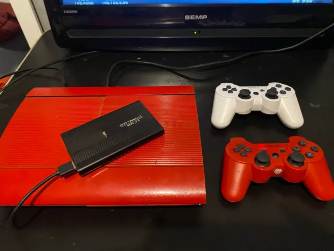 PlayStation 3 super slim + 2 controles + HD EXTERNO