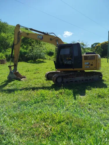 Escavadeira 313 d2L R$400,000 2022 6,200 horas