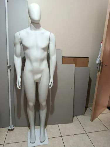 Manequim masculino corpo inteiro 