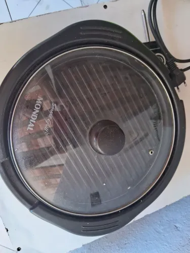 Grill semi novo (usado apenas 2 vezes,marca MUNDIAL)