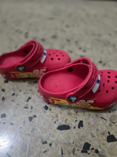 Crocs infantil tamanho 23