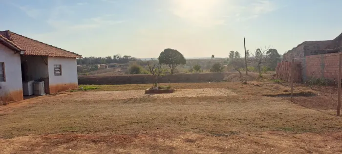 Chácara à venda em Quadra-SP, Zona Rural: 3 quartos, 2 banheiros e 100m² de área!