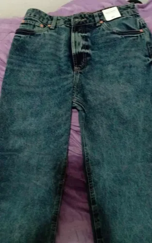 Vendo calça jeans feminina nova, tamanho 40