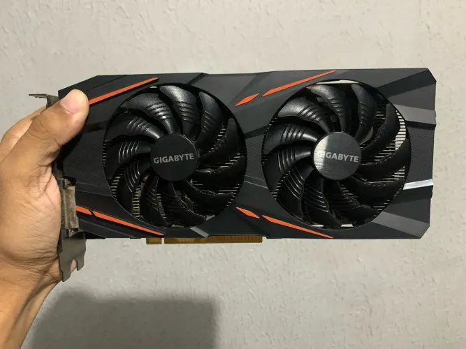 Placa de Vídeo Rx 570 4gb da Gigabyte, funcionando perfeitamente.