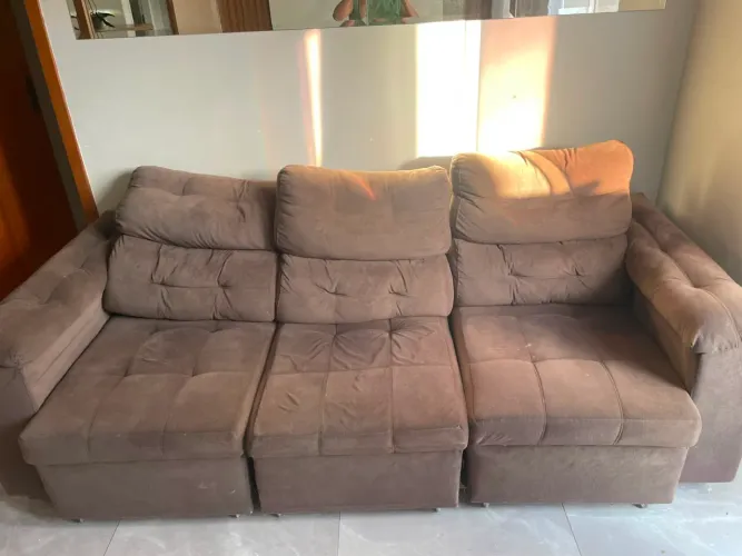 Vendo sofá usado três lugares