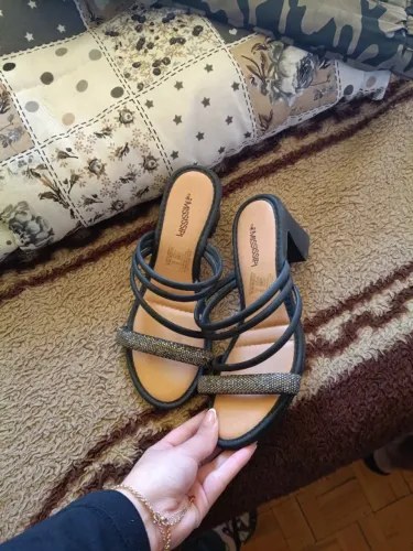 Vendo lote de roupa e sandália feminina nunca usados