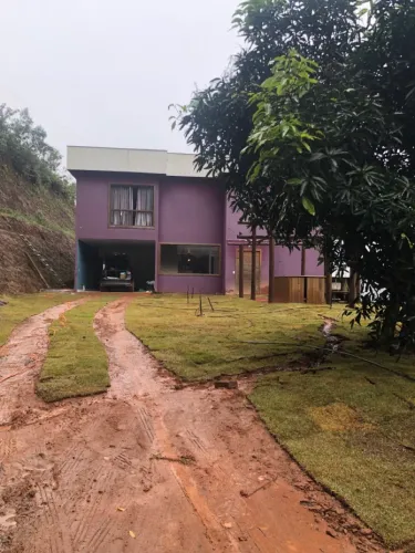 Vendo casa de dois andares em todos os santos/guarapari ES