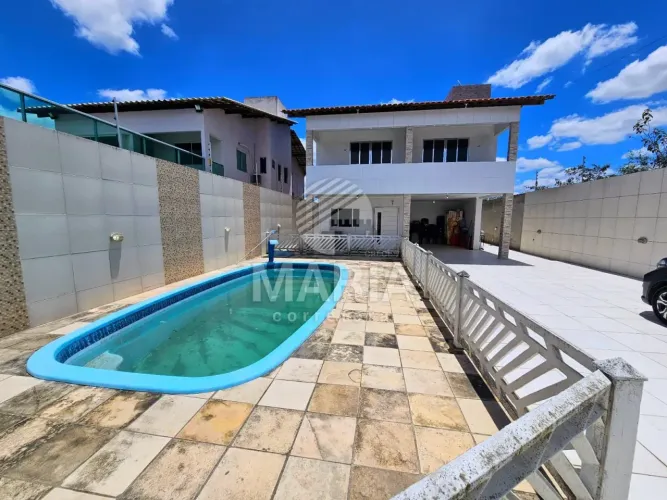 Casa de alto padrão à venda em Gravatá/PE com piscina!