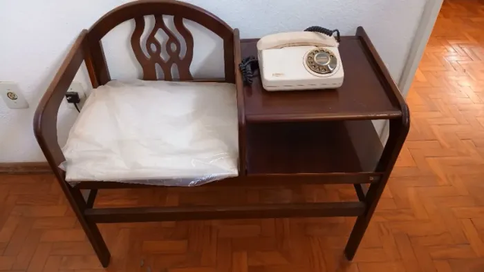 Mesa de telefone antigo com assento(fofoqueira) 
