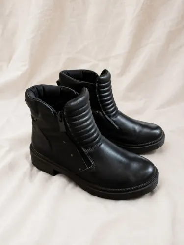 Bota preta cano curto