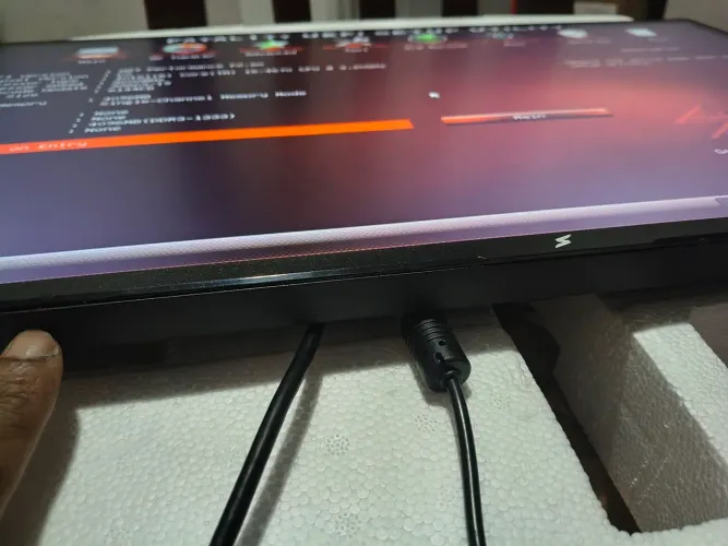 Monitor superframe 24p 180hz com detalhes.