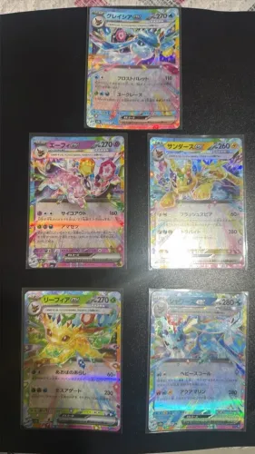 5 cartas Pokémon evoluções prismáticas.