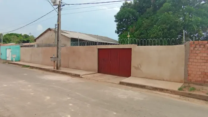 Casa a venda com 02 terrenos