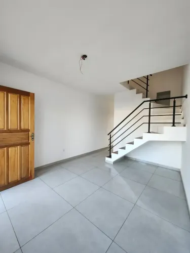 Sobrado para venda com 70 metros quadrados com 2 quartos