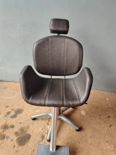 Cadeira de salão profissional Obs: Troco por TV