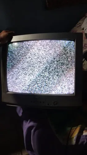 Tv funcionando só falta o aparelho pra botar nela, pra sair logo