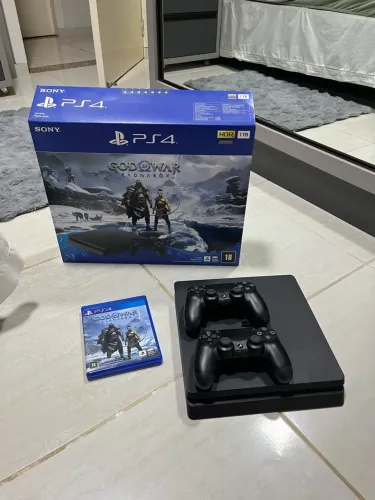 Ps4 Slim 1TB + Dois controles originais + God Of War Ragnarok
