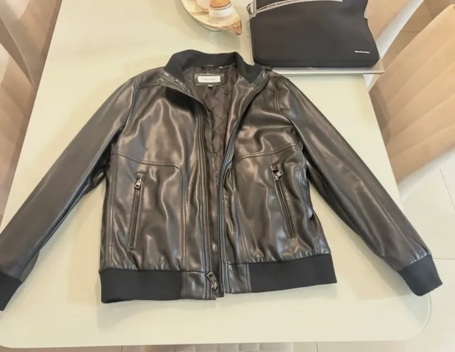 Jaqueta Calvin Klein Couro Slim Pu Bomber Preto Casual