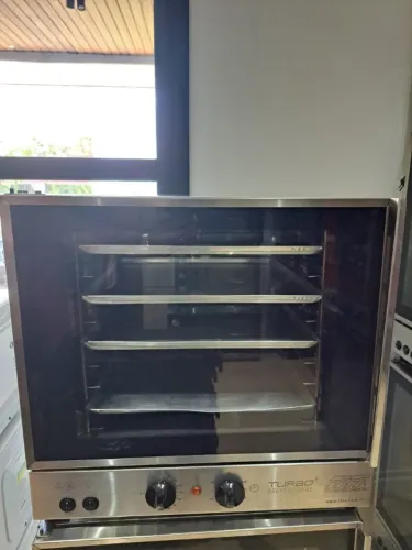 Forno Profissional Tita 4 bandejas 220 volts