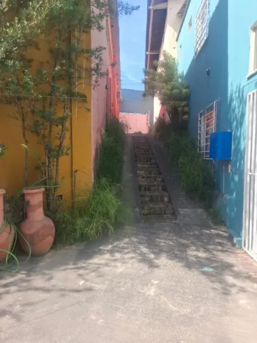 Alugo casa com excelente localização, próxima ao terminal de Laranjeiras , caixa Economica