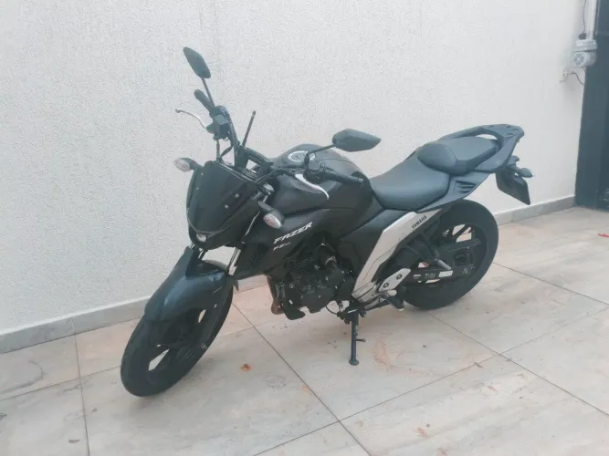 Vende-se motocicleta fz250