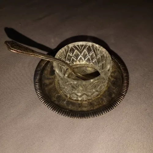 Miniatura xícara e pires de vidro e prata