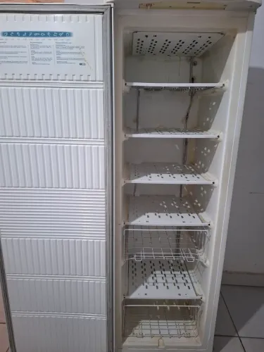 Frizer vertical branco