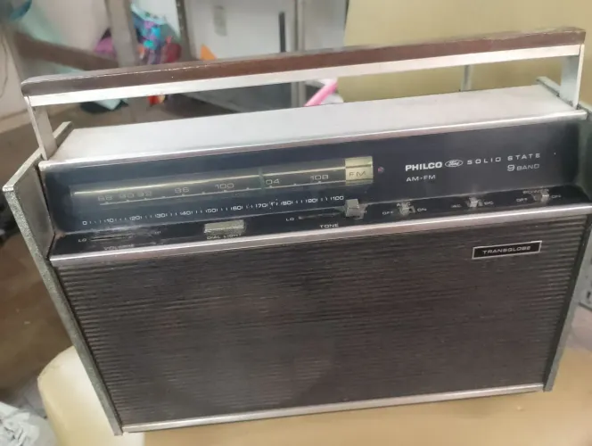 Rádio Philco Transglobe funcionando mas precisando de pequenos reparos