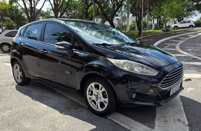 Ford Fiesta 1.6 16V Flex Aut. 5P 2014