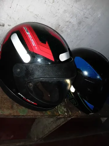 !!Oferta!! 2 Capacetes Em forma ! Viseira fume all-black e 1 com botão para abrir só!!!!