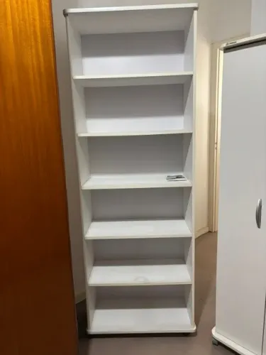 Estante com 6 divisões c/rodinhas