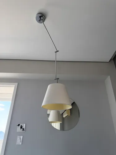 Lustre/pendente de teto grande com cúpula