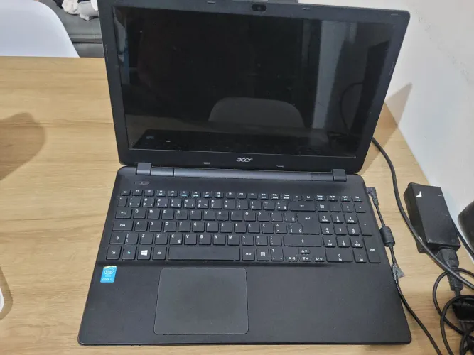 Notebook Acer + Modelo | Funcionando | Bom estado | Carregador incluso