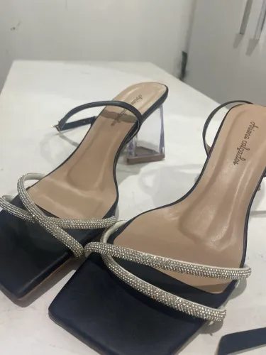 Sandália salto alto bloco transparente 