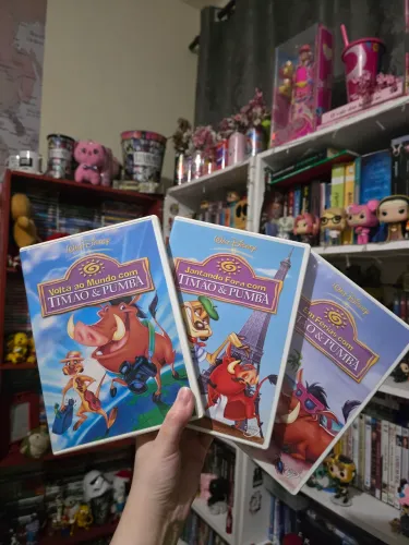 dvd original trilogia timão e pumba, jantando fora, volta ao mundo e em férias