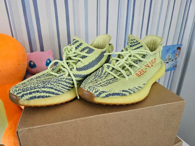 Tenis Adidas Yeezy 350 v2 semi frozen 43 tag br original pouco usado 9/10