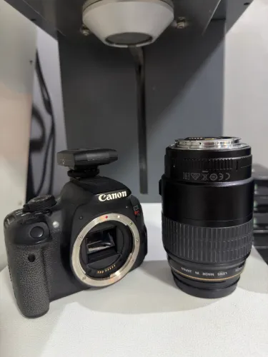 Máquina Fotográfica Canon EOS Rebel T5i 